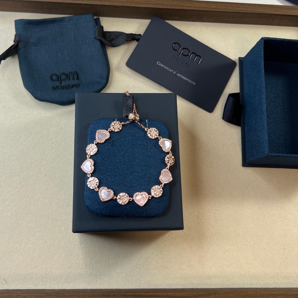 APM Monaco exquisite pink mother-of-pearl heart adjustable bracelet